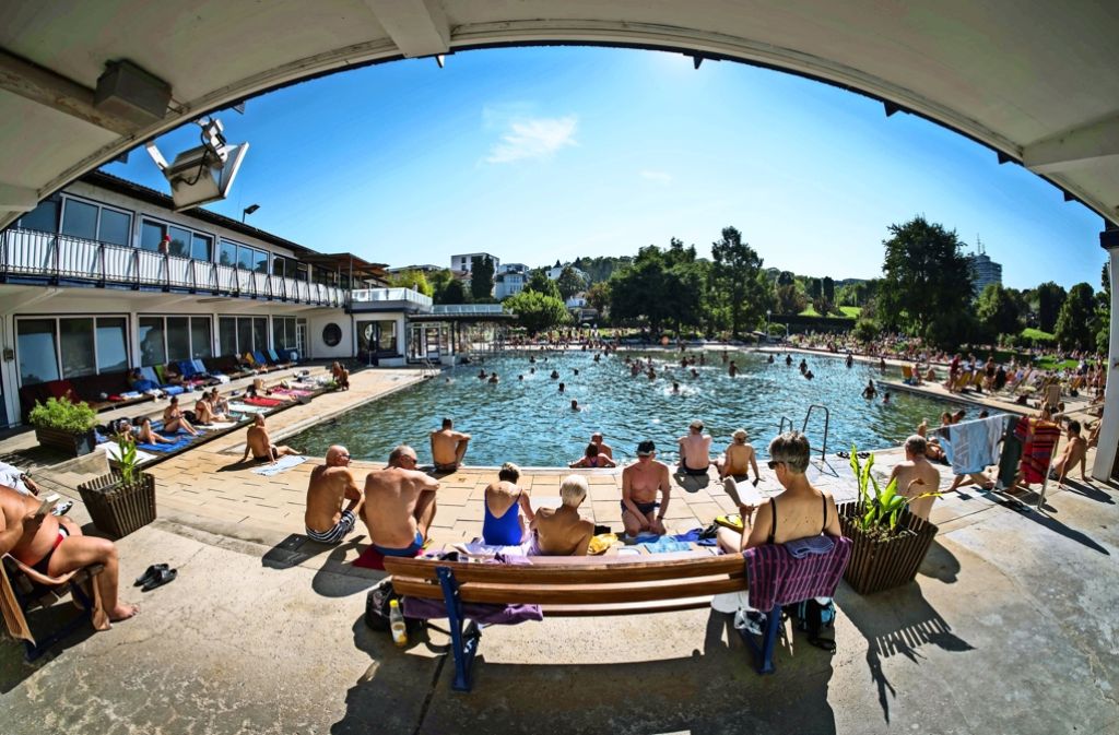 Die vielen Besucher freuten sich über den freien Eintritt und die sommerlichen Temperaturen.