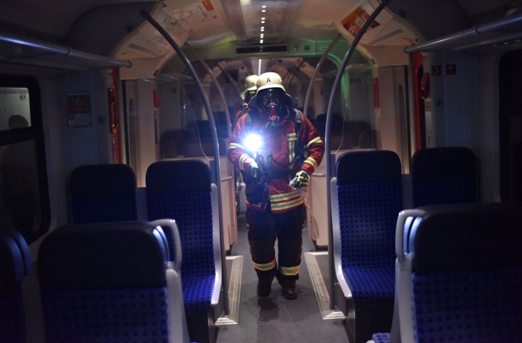 Die Übung startete mit dem um 7.43 Uhr abgesetzten Notruf aus einer im Fildertunnel liegen gebliebenen S-Bahn.