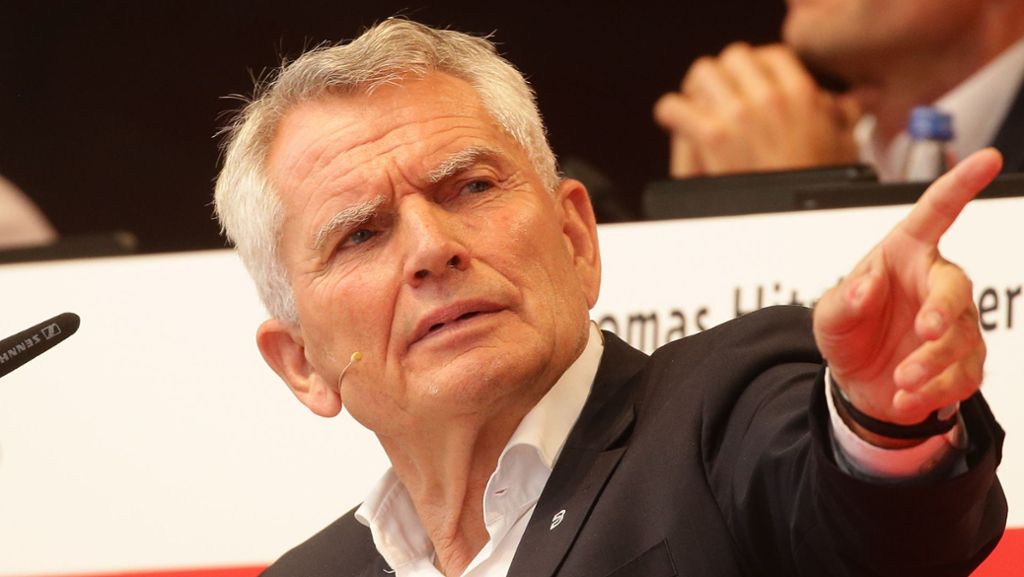  Nach der chaotischen Mitgliederversammlung des VfB Stuttgart am Sonntagabend hat Wolfgang Dietrich die größtmöglichen Konsequenzen gezogen. Der 70-Jährige erklärte am Montagvormittag seinen Rücktritt. 