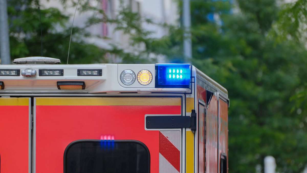 Sonthofen in Bayern: Senior vor Krankenhaus zweimal vom selben Lieferwagen überrollt
