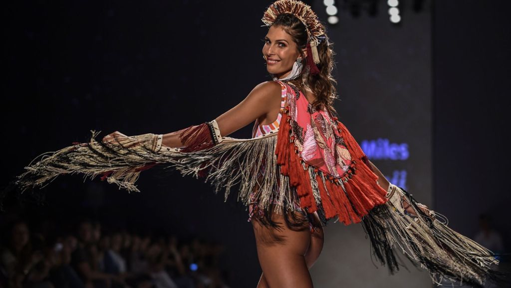  Der lateinamerikanische Stil ist einzigartig: Sonne, Salsa und Flirt sind Eckpfeiler der Kultur, welcher sich die Modedesigner für ihre Kollektionen bedienen. Wir zeigen die Bilder von der Colombia Fashion Week. 
