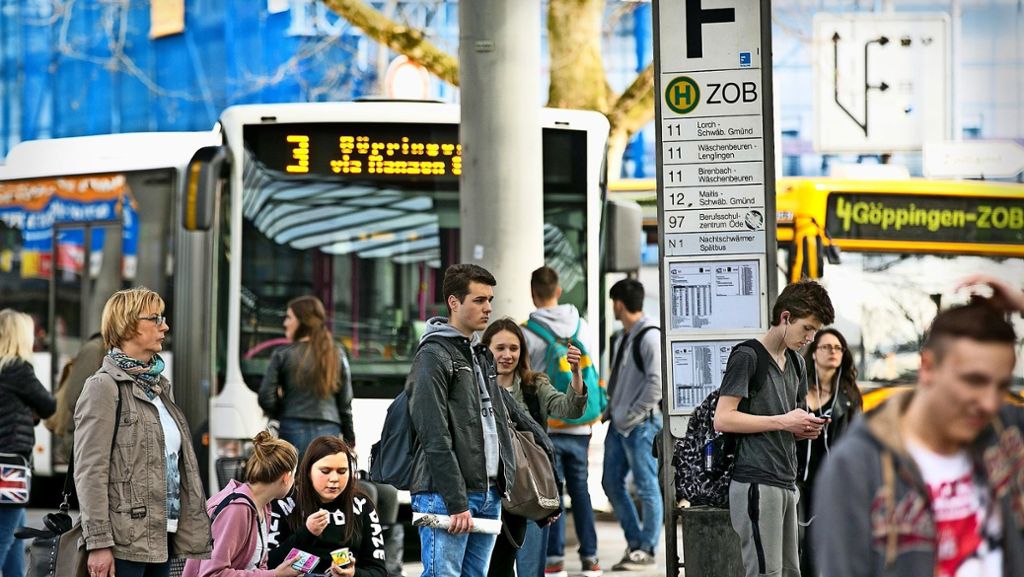  Am 1. Januar startet das neue Fahrplankonzept Bus19+, mit dem der Landkreis Göppingen, den Nahverkehr aufzuwerten will. Insgesamt soll der Linienbetrieb um rund 1,7 Millionen gefahrene Kilometer pro Jahr erweitert werden. 