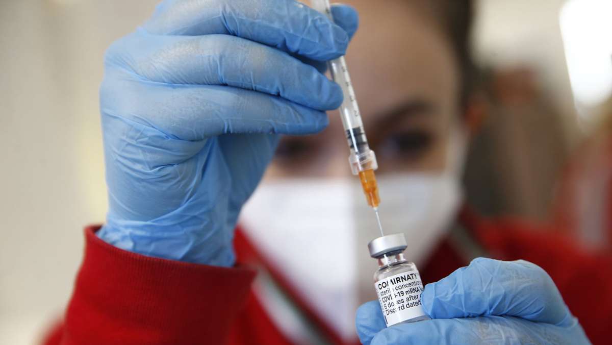  Bald müssen alle Menschen in Italien über 50 eine Strafe zahlen, wenn sie nicht gegen das Coronavirus geimpft sind. Eine kurze Schonfrist haben die Impfverweigerer noch. 