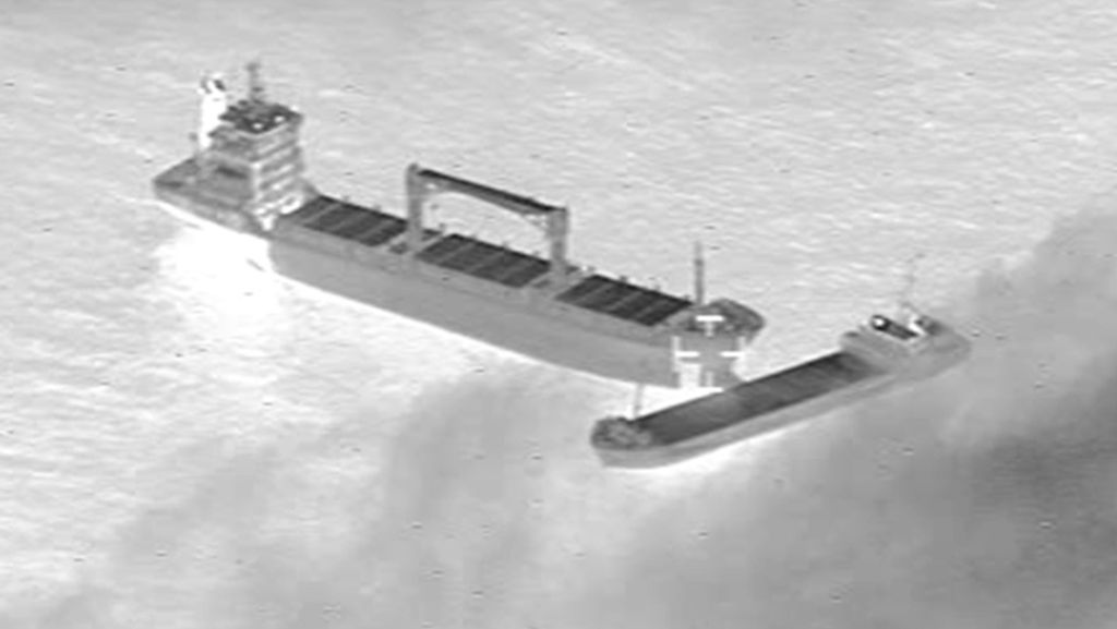  Rund 25 Kilometer vor der Nordsee-Insel Borkum hat es auf hoher See gekracht. Zwei Schiffe sind zusammengestoßen und haben sich ineinander verkeilt. Experten sind vor Ort. 