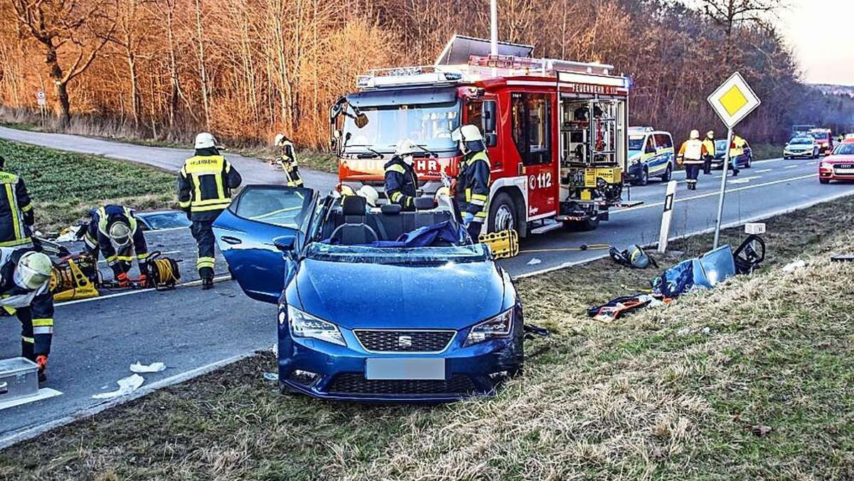 Unfall auf der Bundesstraße: Seat-Fahrerin übersieht voll besetzten Mercedes