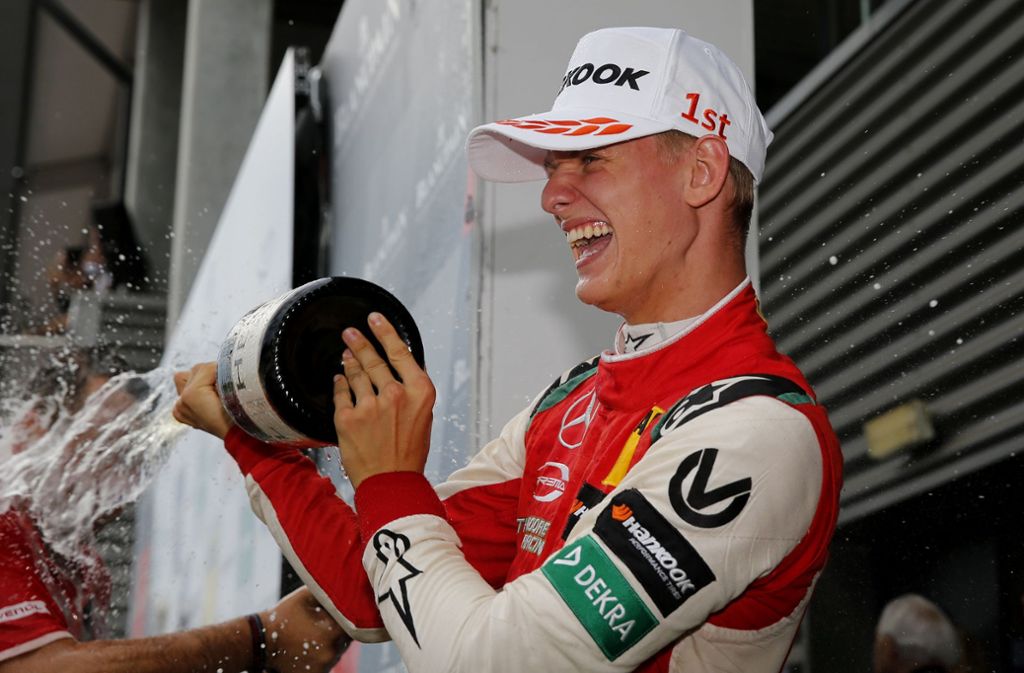 2018 fährt Mick Schumacher in der Formel 3 mit dem italienischen Prema-Team und feierte in Spa-Francorchamps einen Sieg – an der Stätte, wo sein Vater ebenfalls viele Erfolge eingefahren und sein Formel-1-Debüt 1991 absolviert hat. Schumacher junior gelingen acht Laufsiege, er gewinnt den Titel des Formel-3-Europameisters.