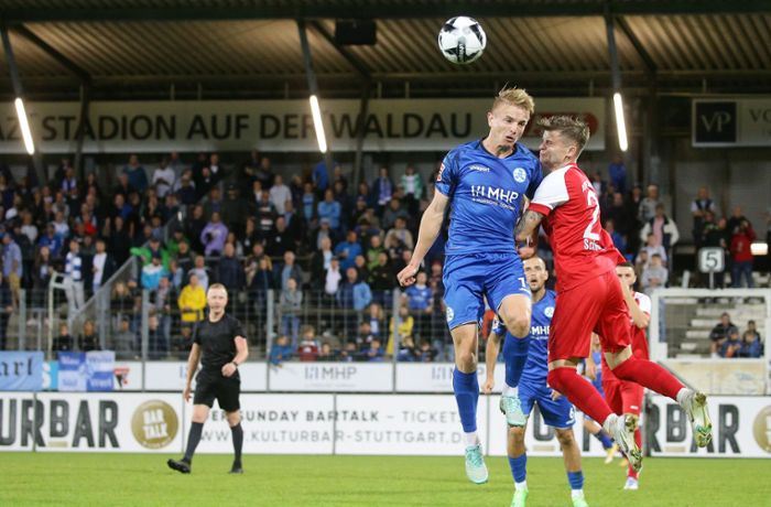 SV Fellbach gegen Stuttgarter Kickers: Wie stark rotieren die Blauen im Pokal?