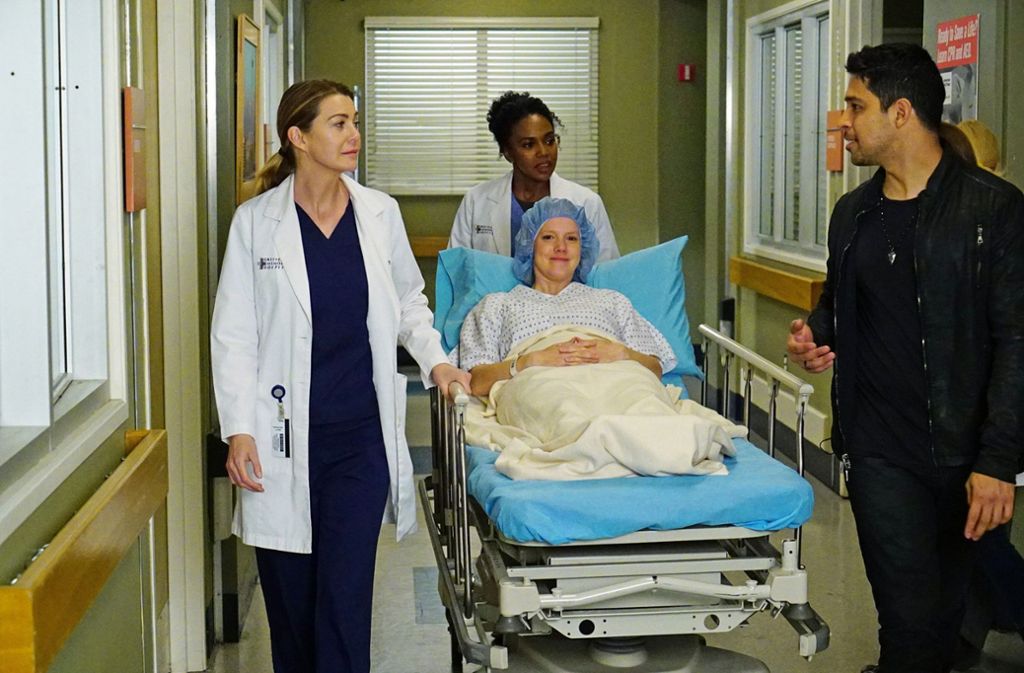 Nina Rausch (Mitte) in der US-Serie Grey’s Anatomy.