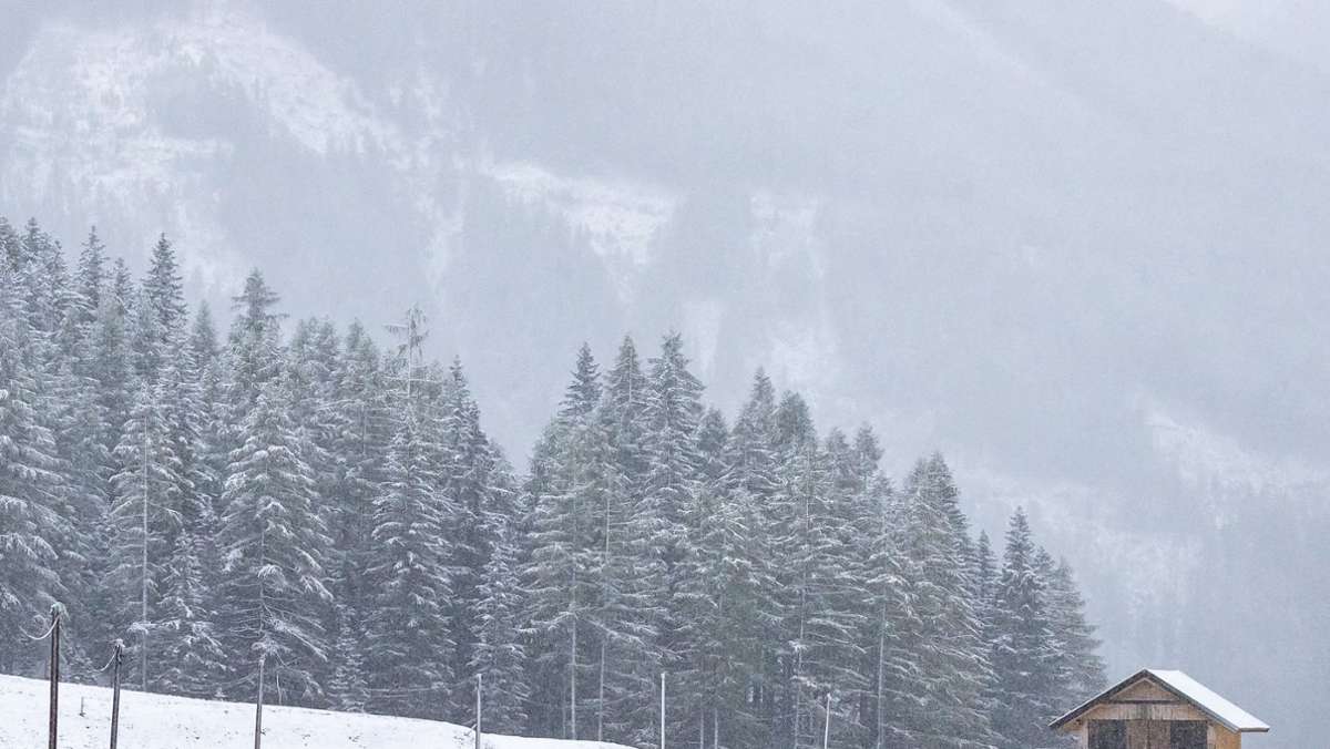 Bei Salzburg: Deutsche Wanderer bleiben im Neuschnee stecken – Rettung per Hubschrauber