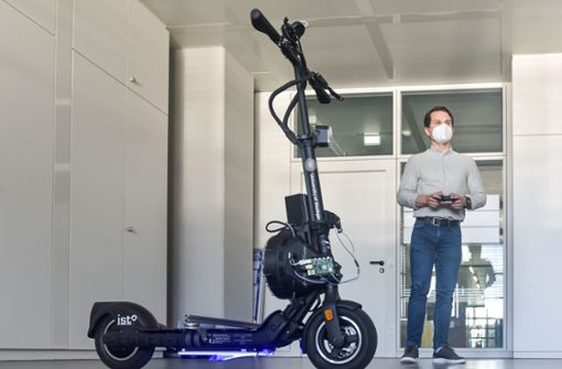Im Sommer 2022 wurden die selbstfahrenden E-Scooter präsentiert. Sie sind Teil der Mobilitätswende an der Uni. Foto: Archiv Lichtgut/Max Kovalenko