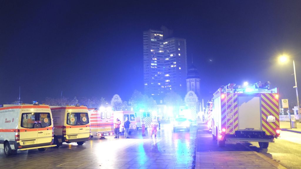 In Mannheim: Großeinsatz nach Verpuffung und Brand in Hochhaus