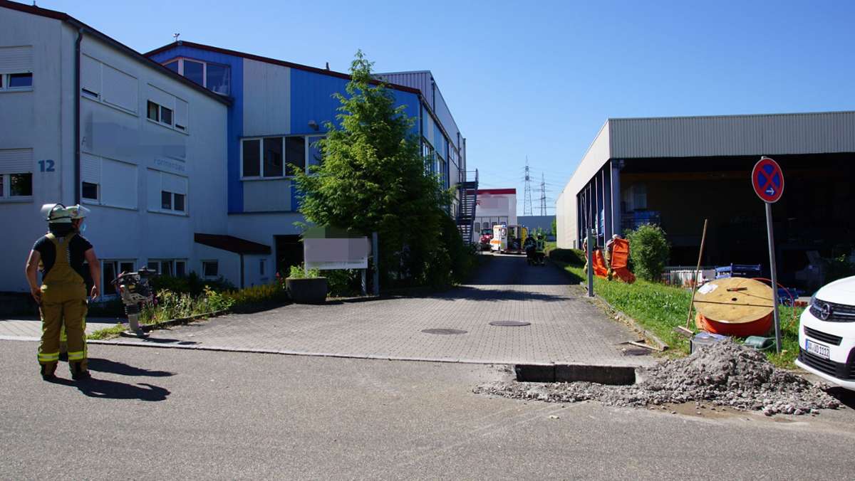 Arbeitsunfall in Freiberg am Neckar: Minibagger-Fahrer stirbt drei Tage nach Unfall