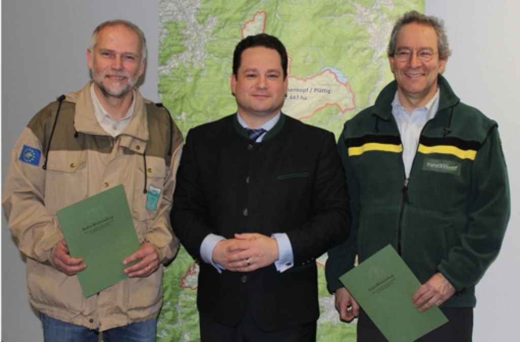 Nachdem der Nachtragshaushalt des Landes verabschiedet und 7,2 Millionen Euro für den Nationalpark Schwarzwald bewilligt wurden, hat der Naturschutzminister Alexander Bonde (Grüne) die Leitung des Parks bestimmt: Der Biologe Wolfgang Schlund (52) und der Forstwirt Thomas Waldenspuhl (56) bilden eine Doppelspitze.