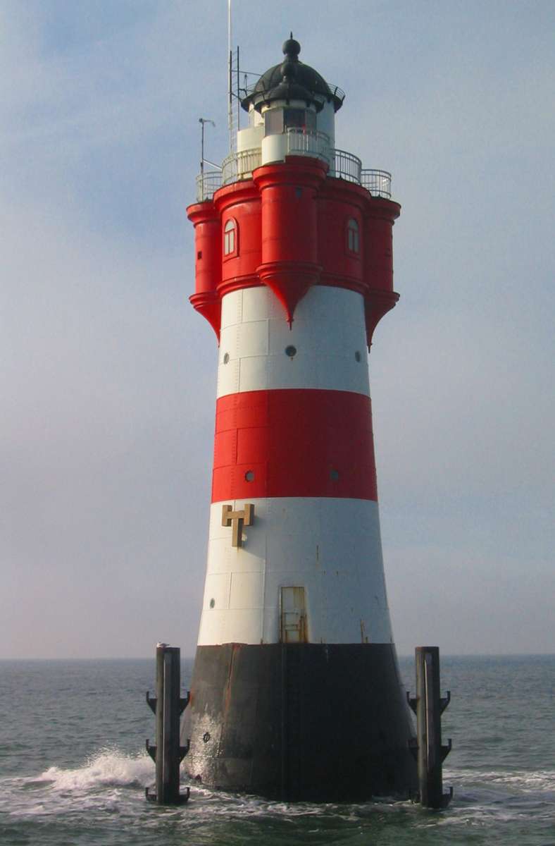 Roter Sand ist der Name eines Leuchtturms in der Deutschen Bucht. Das im Jahr 1885 fertiggestellte Bauwerk ist heute nicht mehr als Leuchtfeuer in Betrieb, dient jedoch weiterhin als Tagessichtzeichen. Der Leuchtturm gilt als das weltweit erste Offshorebauwerk.
