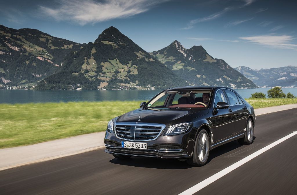 Das Flaggschiff des Mercedes-Benz-Portfolios ist die S-Klasse. Sowohl die Limousine als auch ....