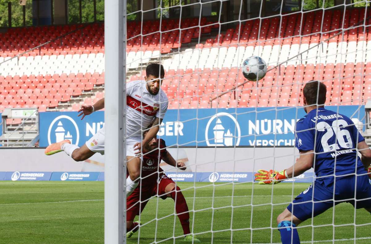 Auch nach der Pause ließ der VfB offensiv nicht nach. Nach einer Kalajdzic-Flanke köpfte Gonzalez zum 4:0 ein (52.).