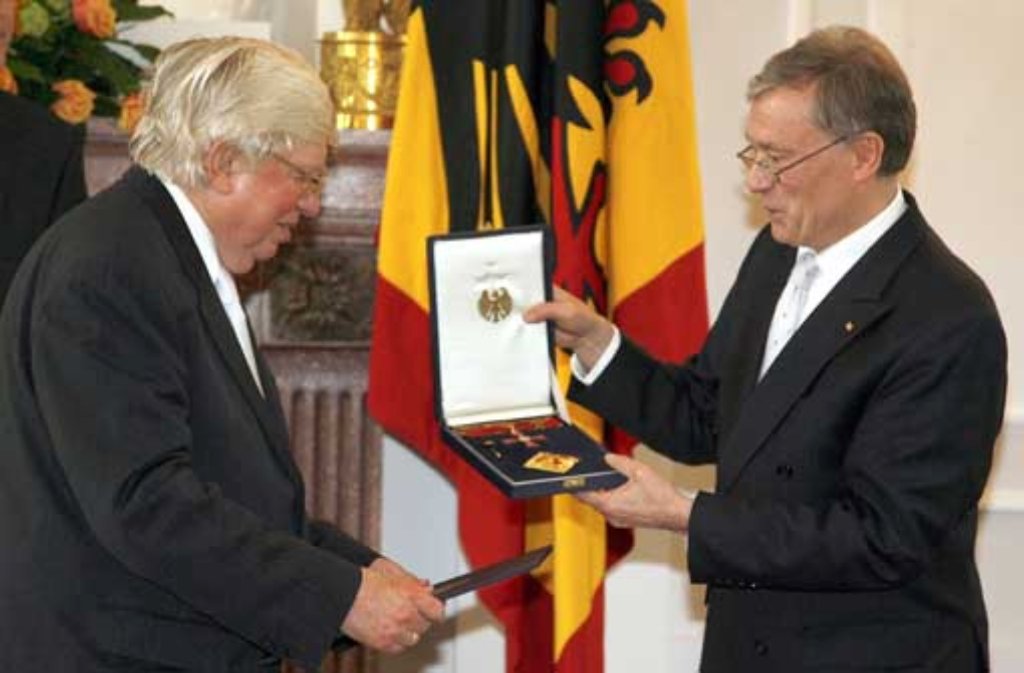 Auch Stuttgart hat seine Nobelpreisträger: Der 1936 in Bad Cannstatt geborene Gerhard Ertl (links, mit dem ehemaligen Bundespräsidenten Horst Köhler) erhielt im Jahr 2007 den Nobelpreis für Chemie für seine "Studien von chemischen Prozessen auf Festkörperoberflächen".