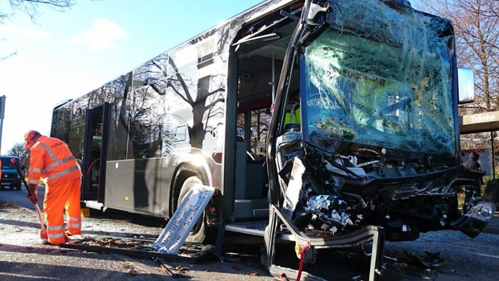 Stuttgart-Degerloch: 29 Verletzte bei Busunfall