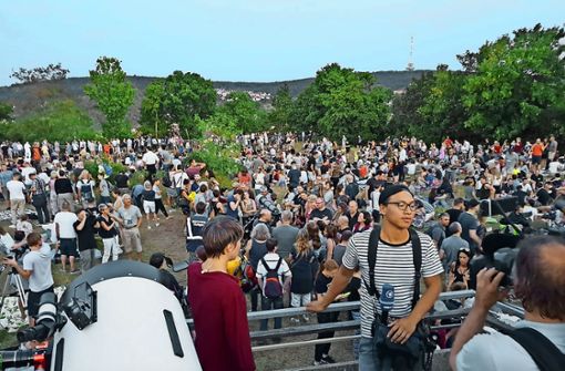 Anziehungspunkt Sternwarte: rund 1000 Besucher kamen am Freitagabend zur Mondfinsternis. Foto: Andreas Eberle