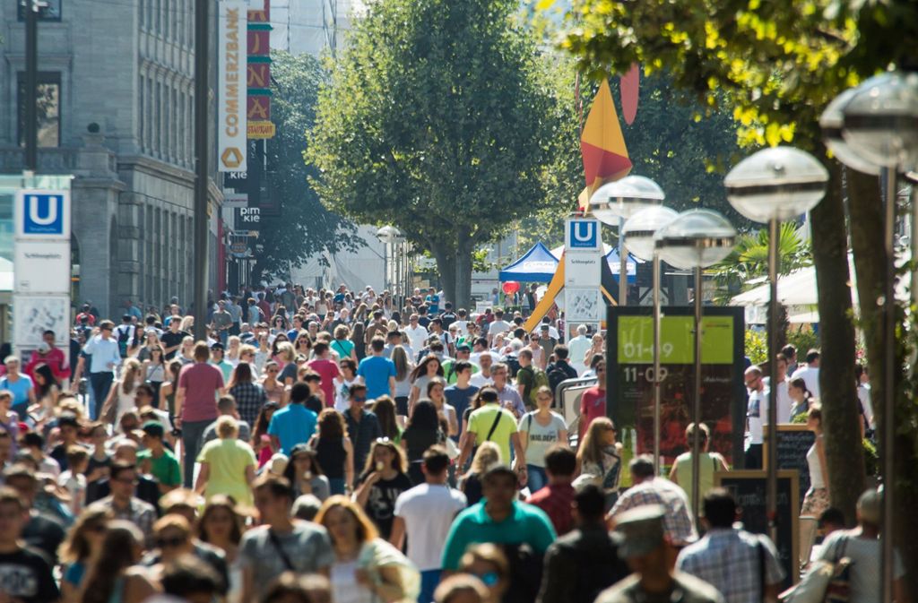 Punkt 6: „Am Samstag waren wir auf der Königsstraße einkaufen“ – Das würde kein echter Stuttgarter sagen, weil jeder die überlaufene Haupteinkaufsstraße am Wochenende meidet.