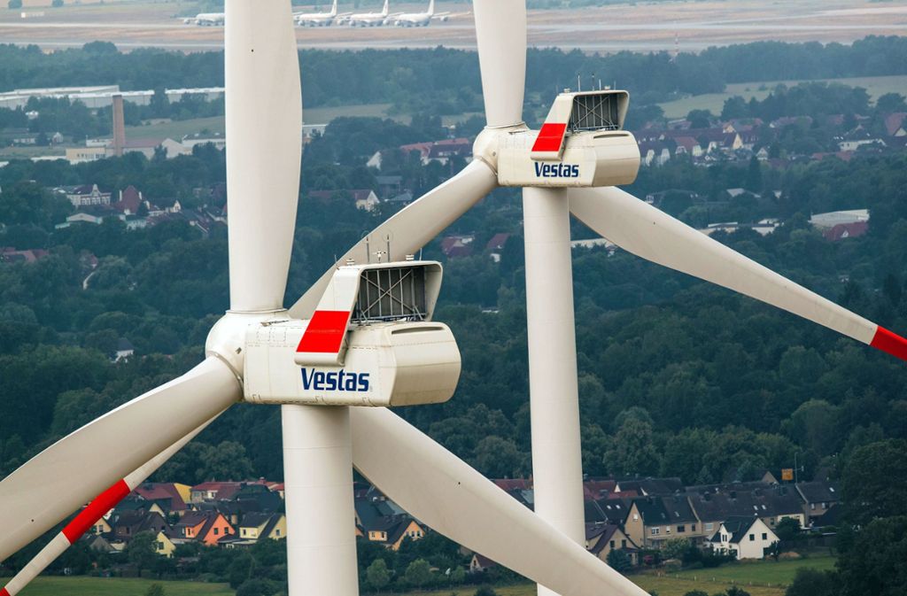 Windräder mit einer Höhe von bis zu 200 Metern drehen sich in einem Windpark östlich von Parchim in Mecklenburg-Vorpommern. Foto: dpa