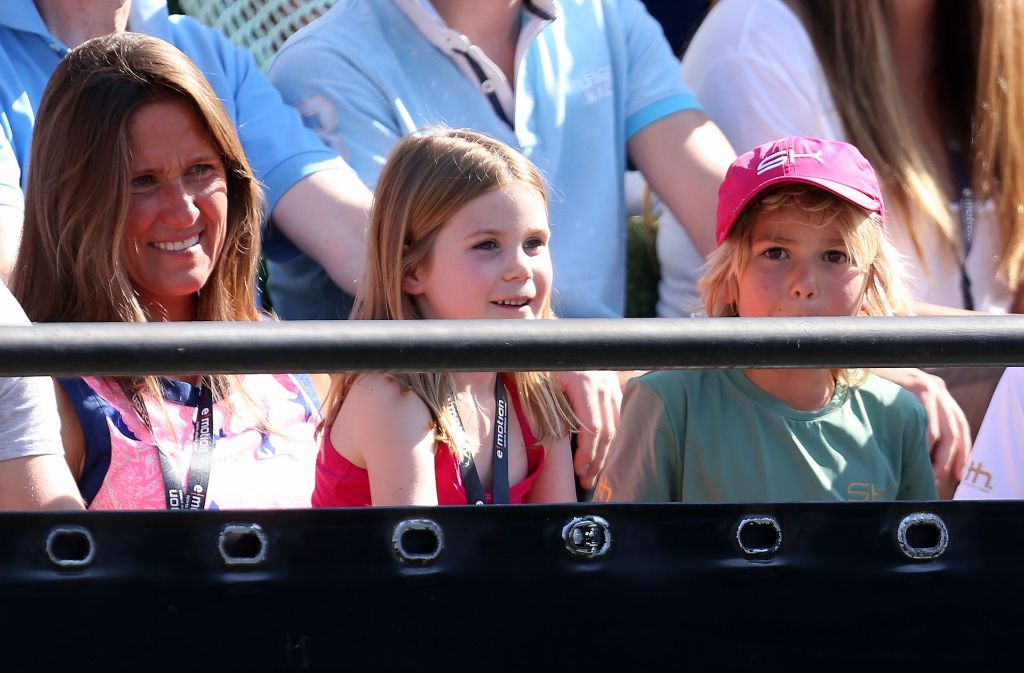Tommy Haas’ Schwester Sabine und Haas’ Tochter Valentina (2.v.l.) ließen sich das Spitzenspiel Haass vs Federer nicht entgehen.