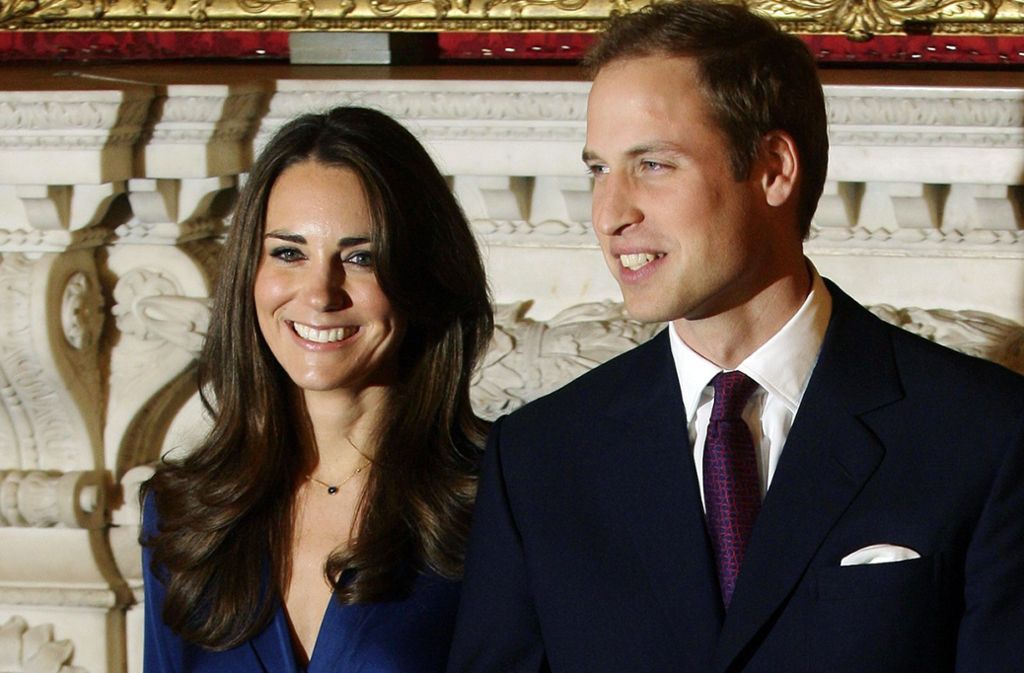 Auch Herzogin Catherine und Prinz William – hier ein offizielles Verlobungsfoto von 2010 – haben schlechte Erfahrungen mit den Paparazzi gemacht. Catherine wurde jahrelang verfolgt und abgelichtet, von den Boulevardmedien als „Waity Katy“ belächelt und als Sozialschmarotzerin tituliert.