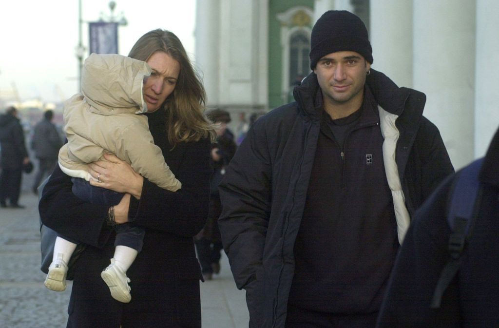 Das Elternpaar Graf-Agassi 2002 mit ihrem damals elf Monate alten Sohn Jaden Gil.