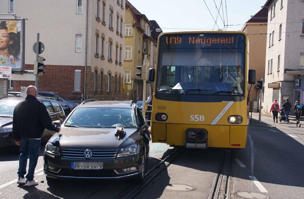 In Bad Cannstatt ist es am Freitagmittag zu einem Stadtbahnunfall gekommen.