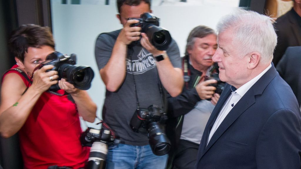 Asylstreit zwischen CDU und CSU: Horst Seehofer bietet Rücktritt von allen Ämtern an