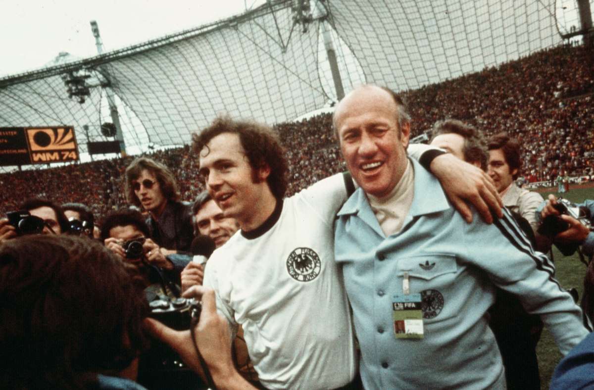 Franz Beckenbauer (li.) führte das deutsche Team 1974 zum WM-Titel