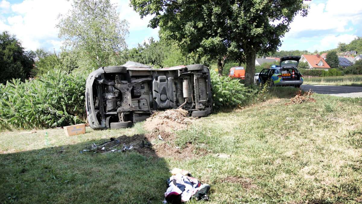 Unfall im Rems-Murr-Kreis: Opel-Fahrer überschlägt sich – Rettungshubschrauber im Einsatz