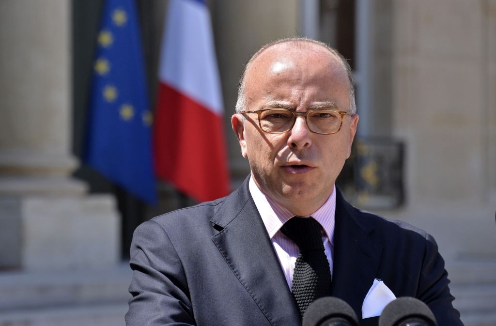 Frankreichs Innenminister Bernard Cazeneuve hat an die französischen Staatsbürger appelliert. Foto: Getty Images