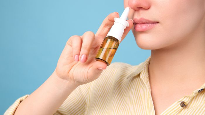 Vorschaubild zum Artikel Wie oft darf man Nasenspray pro Tag nehmen?