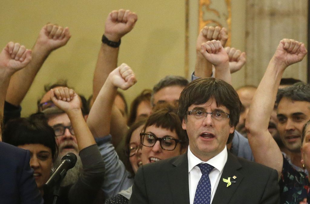 Der frühere Chef der katalanischen Regionalregierung, Carles Puigdemont, sieht sich als sieger der Wahl.