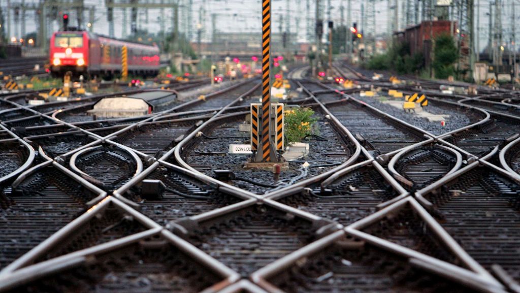 Zwischenfall am Bahnhof Bad Cannstatt: Unbekannter zwingt Lokführer zu Vollbremsung