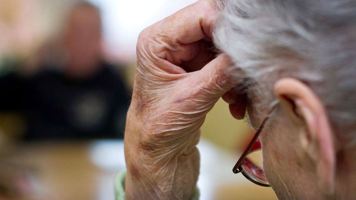  Alzheimer-Demenz ist bisher unheilbar. Mit Medikamenten kann die Krankheit kaum behandelt werden. Wissenschaftler haben nun eine mögliche Methode zur Früherkennung entdeckt. 