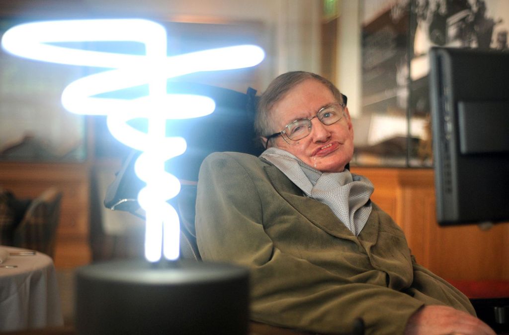 Stephen Hawking saß wegen der Nervenkrankheit ALS jahrzehntelang im Rollstuhl. Sein Gehirn arbeitete aber immer auf Hochtouren.