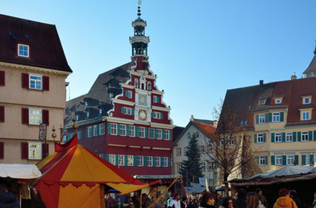 Mit 180 Ständen zählt der Weihnachtsmarkt in Esslingen...