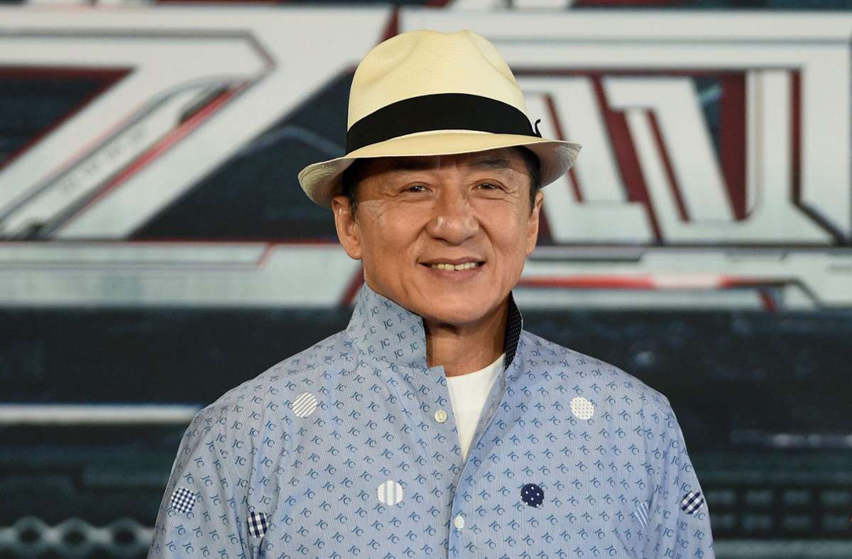 Platz zehn: Gerade noch in die Top Ten hat es Jackie Chan geschafft. Er kann bereits auf eine lange Karriere zurückblicken und verdient neben der Schauspielerei gut an Werbe- und Lizenzverträgen. 40 Millionen Dollar brachte ihm das insgesamt innerhalb eines Jahres ein.