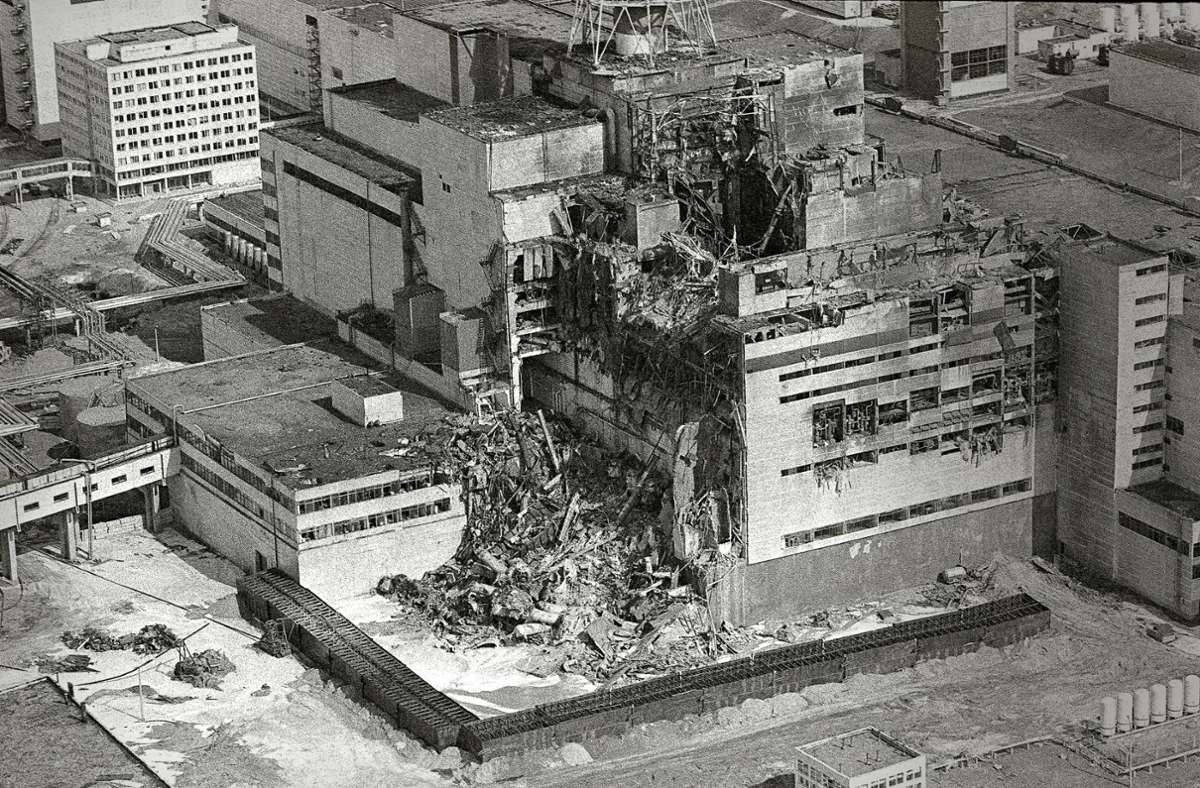 1986: Am 26. April ereignet sich in Tschernobyl eine Reaktorkatastrophe. Der Reaktor explodiert, es wird massiv Radioaktivität freigesetzt.