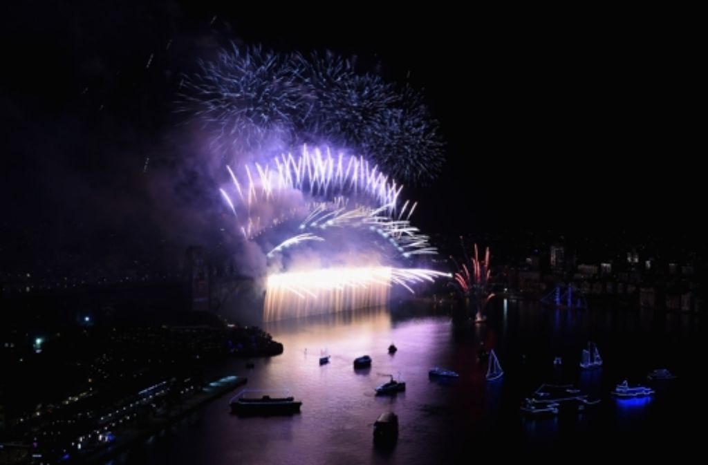 Im australischen Sydney wurde das neue Jahr mit einem fulminanten Feuerwerk über der Oper und der Harbour Bridge begrüßt.