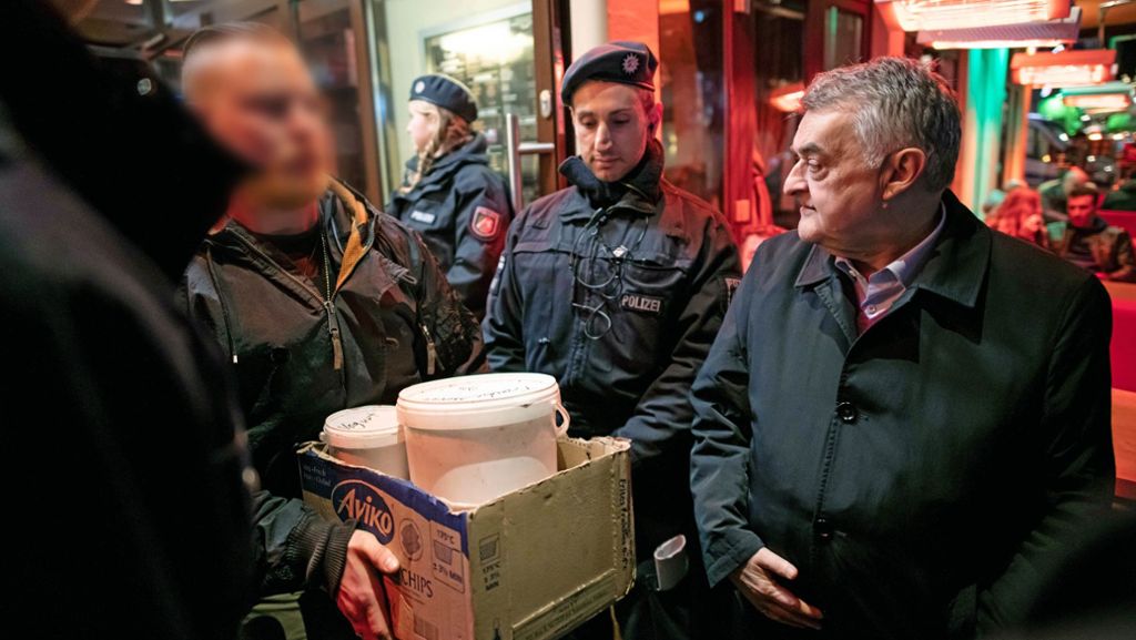 Razzia gegen Clans im Ruhrgebiet: 1300 Polizisten durchsuchen Shisha-Bars und Cafés