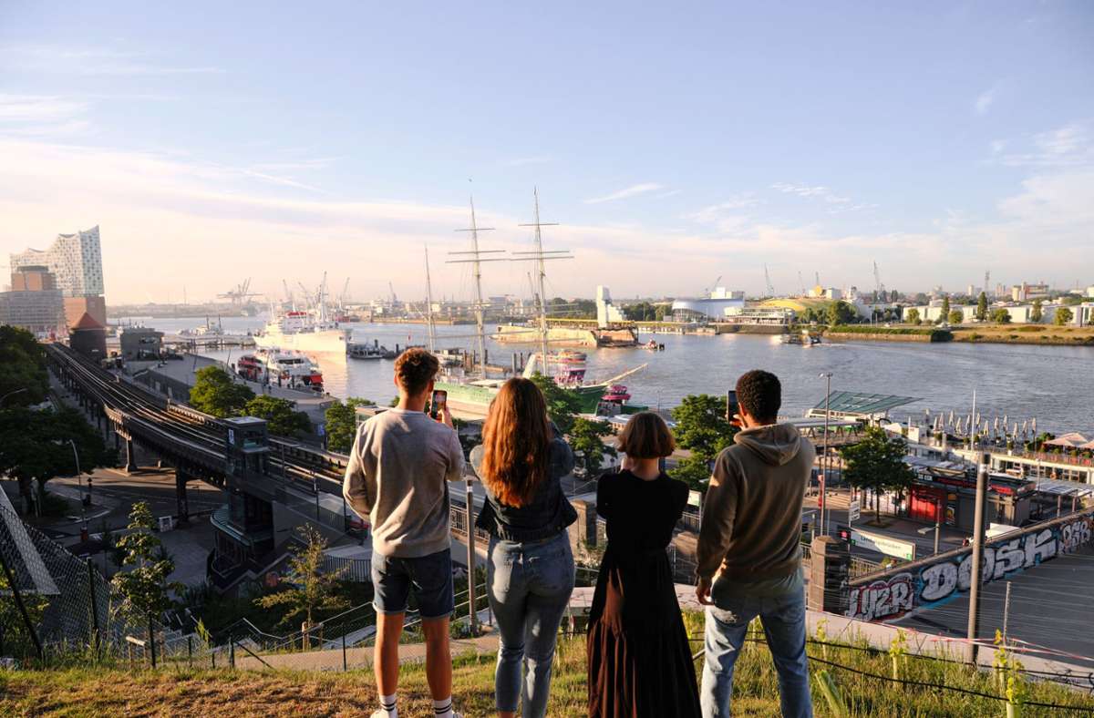 Wie gemacht für Instagram: der Hamburger Hafen und links die markante Elbphilharmonie