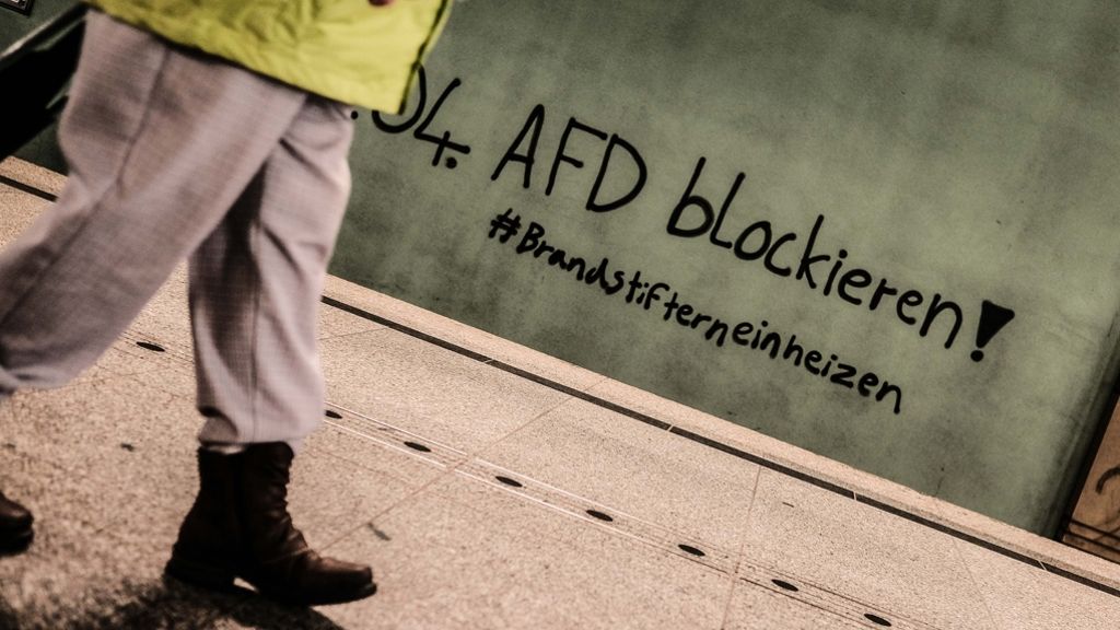  Die Gegner der AfD müssen vor dem Parteitag in Stuttgart eine Niederlage vor Gericht hinnehmen. Dabei geht es um die Gefährdung der Sicherheit. 