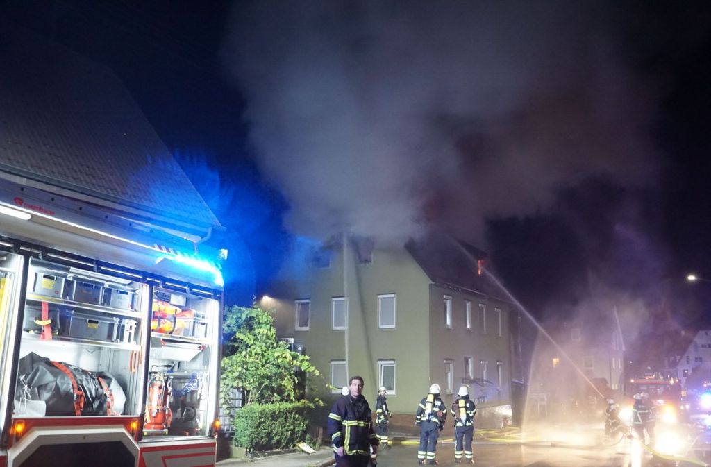 Bei dem Brand im Sindelfinger Teilort Maichingen wurden zwei Personen verletzt.