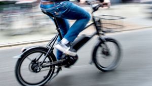 E-Bike-Radler flüchtet vor der Polizei
