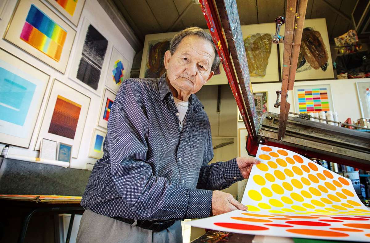 Hans-Peter Haas in seinem Atelier: Die Arbeit geht dem 85-Jährigen nicht mehr so leicht von der Hand wie einst. Foto: Horst Rudel