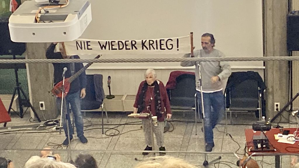 Erinnerung an Holocaust-Überlebende: Als Esther Bejarano in Stuttgart „Bel Ami“ sang