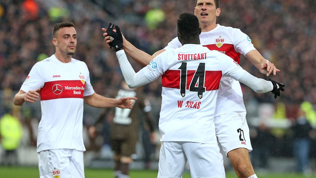 VfB Stuttgart gegen St. Pauli: Gomez rettet einen Punkt am Millerntor